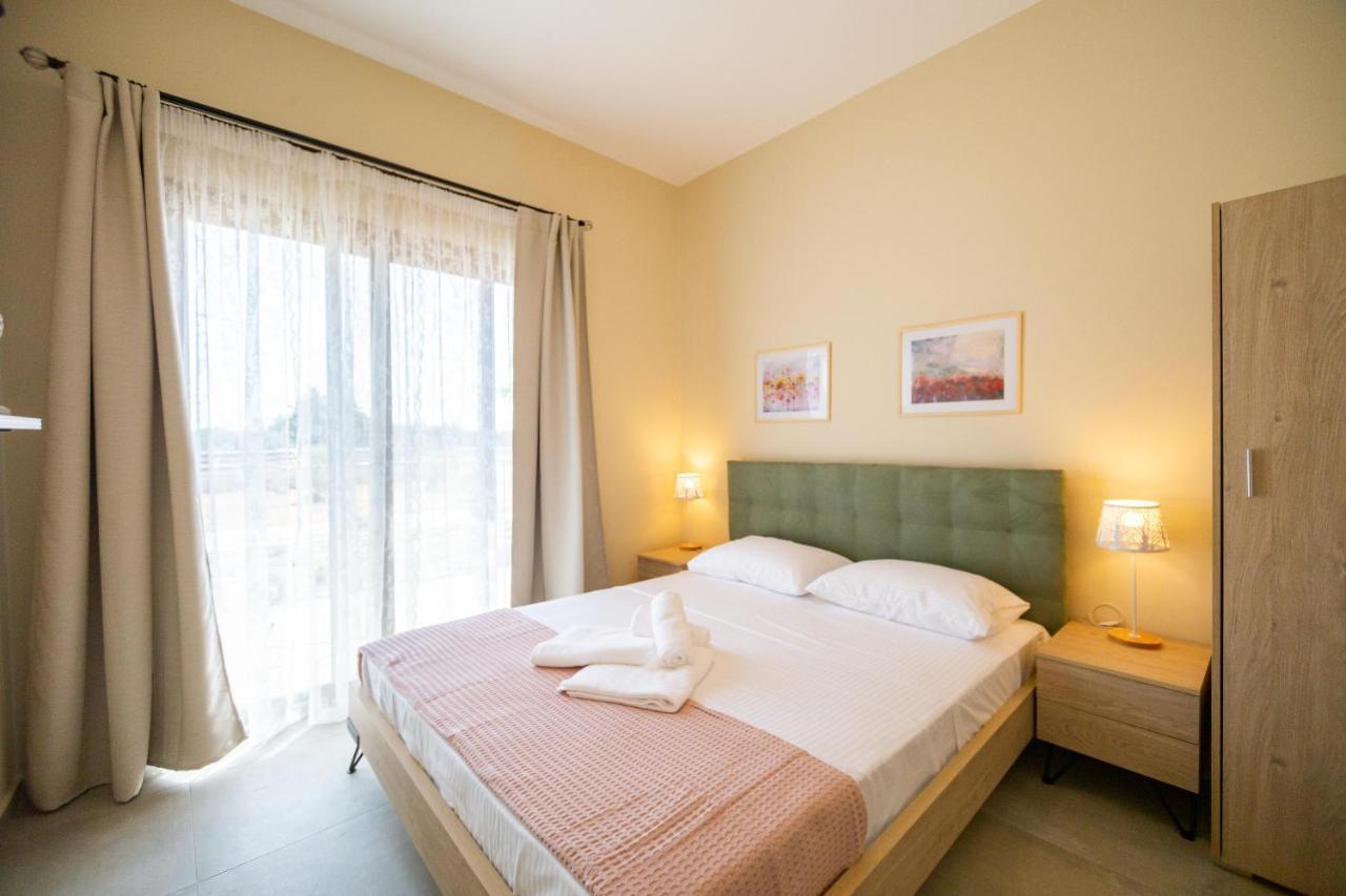 Varkes Suites 2 Nea Moudania Dış mekan fotoğraf