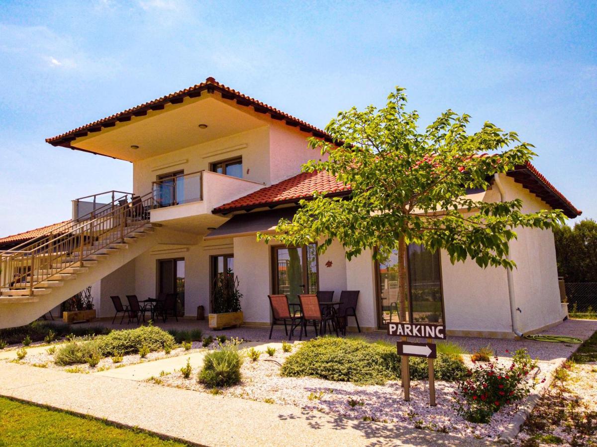 Varkes Suites 2 Nea Moudania Dış mekan fotoğraf